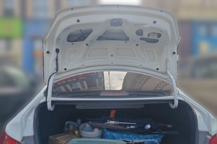 Used Hyundai Verna (older generation) 2010 Sedan 1.4L Automatic Comfort Model GS Trunk
