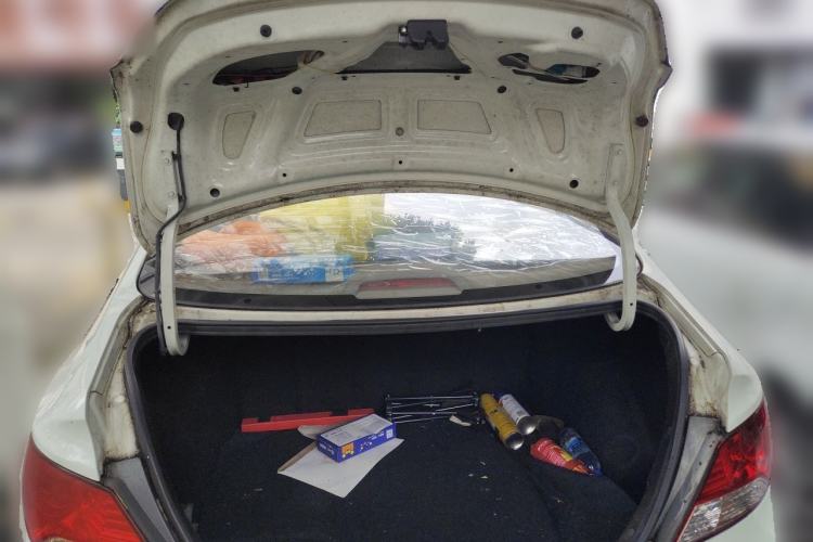 Used Hyundai Verna (older generation) 2010 Sedan 1.4L Manual Comfort GS Trunk