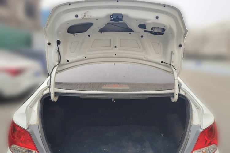 Used Hyundai Verna (older generation) 2010 Sedan 1.4L Manual Standard GL Model Trunk
