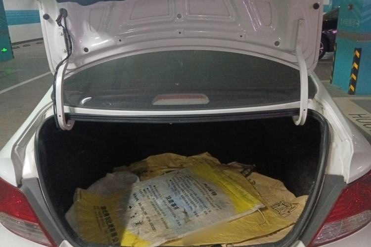 Used Hyundai Verna (older generation) 2010 Sedan 1.4L Automatic Comfort Model GS Trunk