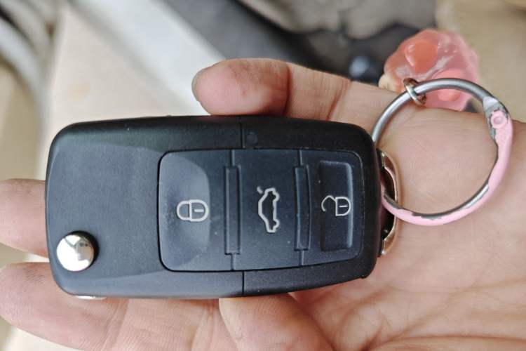 Used Hyundai Verna (older generation) 2010 Sedan 1.4L Automatic Comfort Model GS Vehicle Key