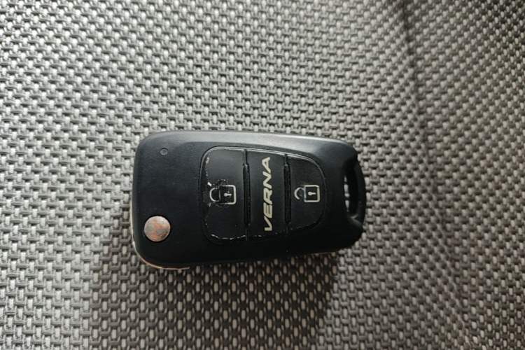 Used Hyundai Verna (older generation) 2010 Sedan 1.4L Manual Comfort GS Vehicle Key