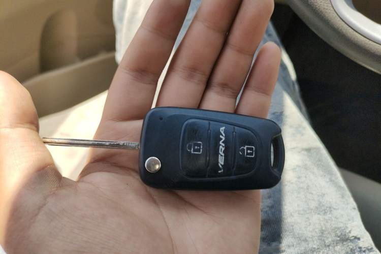 Used Hyundai Verna (older generation) 2010 Sedan 1.4L Automatic Comfort Model GS Vehicle Key