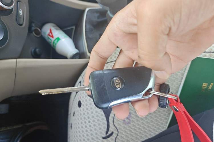 Used Hyundai Verna (older generation) 2010 Sedan 1.4L Manual BLUE Model Vehicle Key