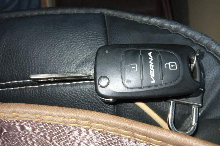 Used Hyundai Verna (older generation) 2010 Sedan 1.4L Automatic Comfort Model GS Vehicle Key