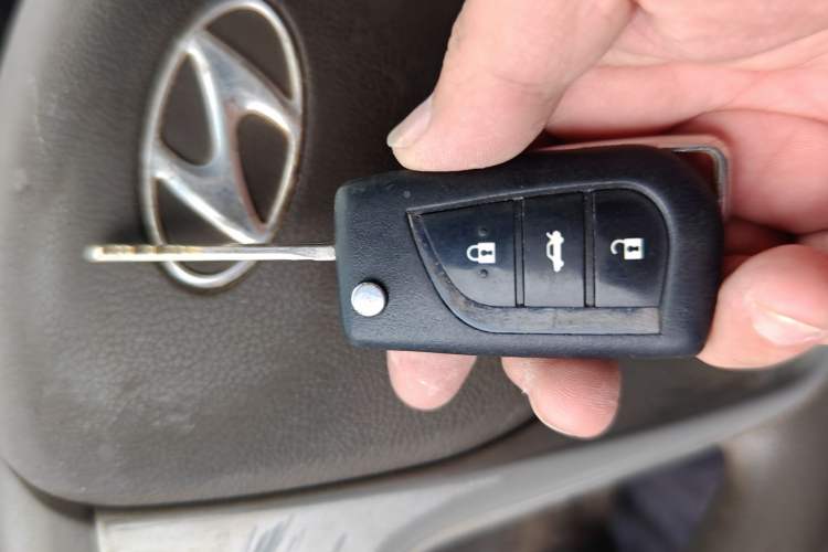 Used Hyundai Verna (older generation) 2010 Sedan 1.4L Manual Comfort GS Vehicle Key