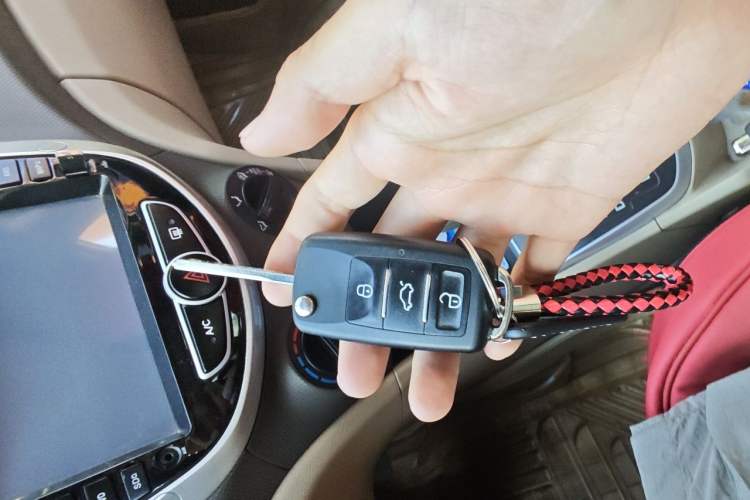 Used Hyundai Verna (older generation) 2010 Sedan 1.4L Automatic Fashionable GT Model Vehicle Key