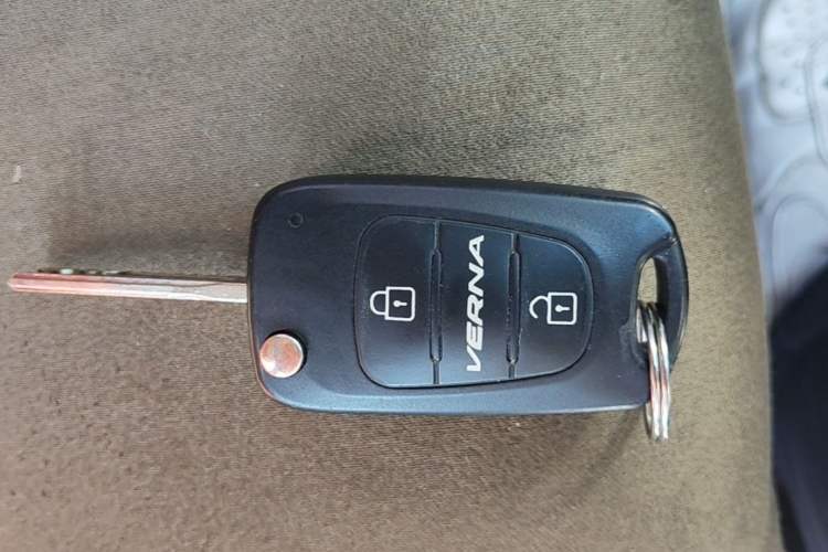 Used Hyundai Verna (older generation) 2010 Sedan 1.4L Automatic Fashionable GT Model Vehicle Key