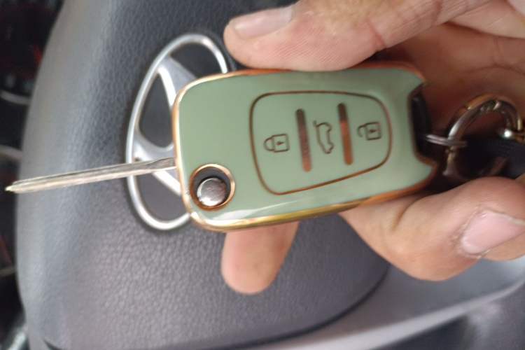 Used Hyundai Verna (older generation) 2010 Sedan 1.4L Automatic Fashionable GT Model Vehicle Key