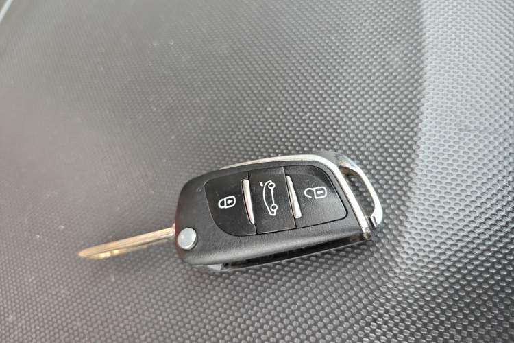 Used Hyundai Verna (older generation) 2010 Sedan 1.4L Automatic Fashionable GT Model Vehicle Key