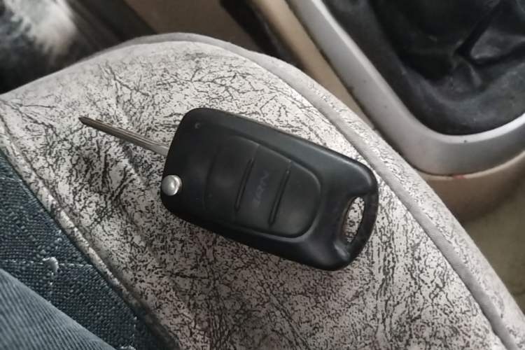 Used Hyundai Verna (older generation) 2010 Sedan 1.4L Manual Comfort GS Vehicle Key