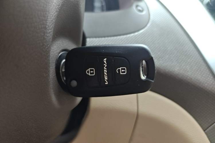 Used Hyundai Verna (older generation) 2010 Sedan 1.4L Manual Comfort GS Vehicle Key
