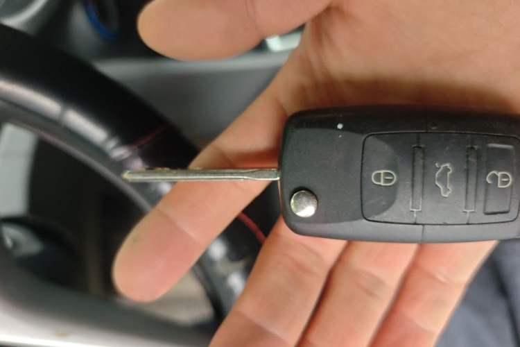 Used Hyundai Verna (older generation) 2010 Sedan 1.4L Manual Comfort GS Vehicle Key