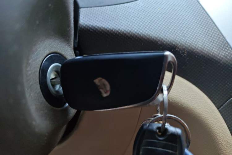 Used Hyundai Verna (older generation) 2010 Sedan 1.4L Manual Comfort GS Vehicle Key