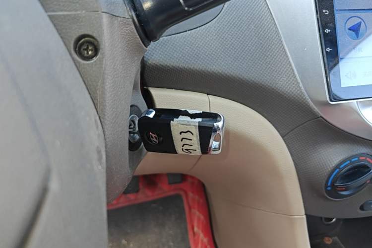 Used Hyundai Verna (older generation) 2010 Sedan 1.4L Manual Comfort GS Vehicle Key
