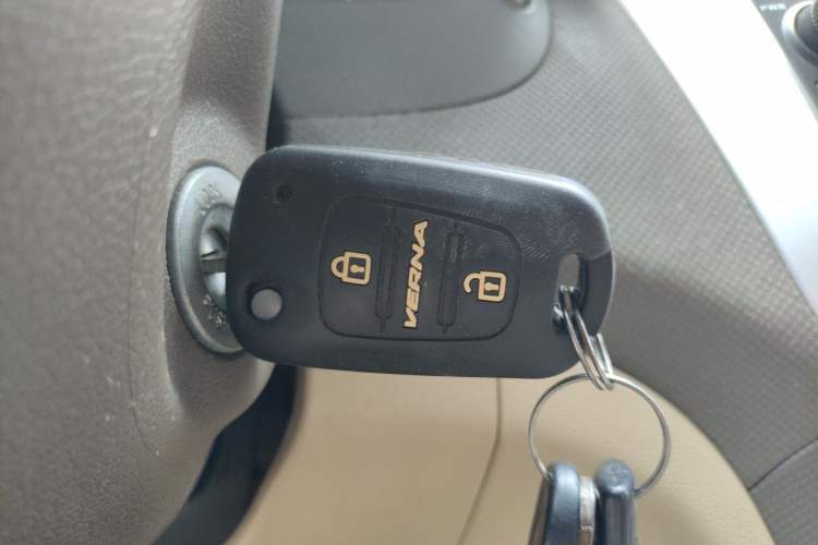 Used Hyundai Verna (older generation) 2010 Sedan 1.4L Manual Comfort GS Vehicle Key