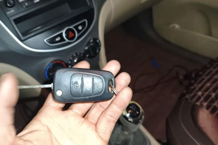 Used Hyundai Verna (older generation) 2010 Sedan 1.4L Manual Comfort GS Vehicle Key