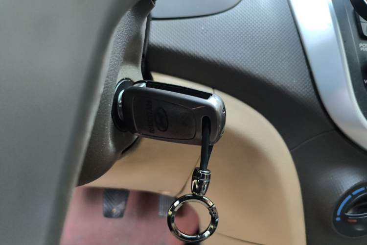 Used Hyundai Verna (older generation) 2010 Sedan 1.4L Manual Comfort GS Vehicle Key