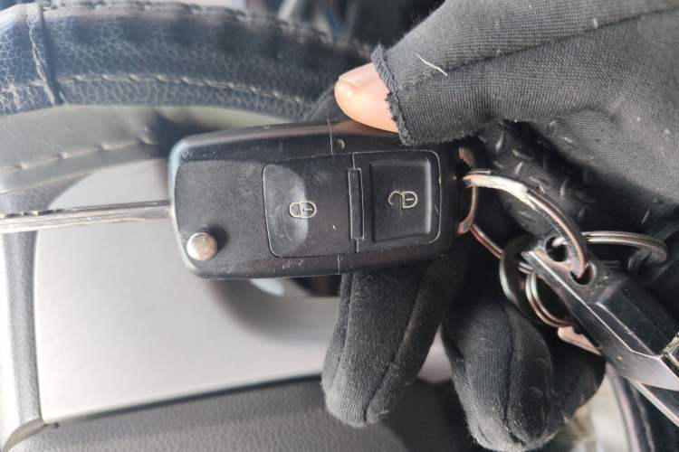 Used Hyundai Verna (older generation) 2010 Sedan 1.4L Manual Standard GL Model Vehicle Key