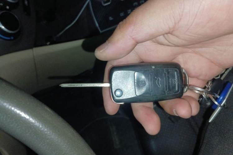Used Hyundai Verna (older generation) 2010 Sedan 1.4L Automatic Comfort Model GS Vehicle Key