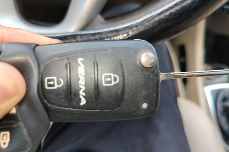 Used Hyundai Verna (older generation) 2010 Sedan 1.4L Manual Comfort GS Vehicle Key