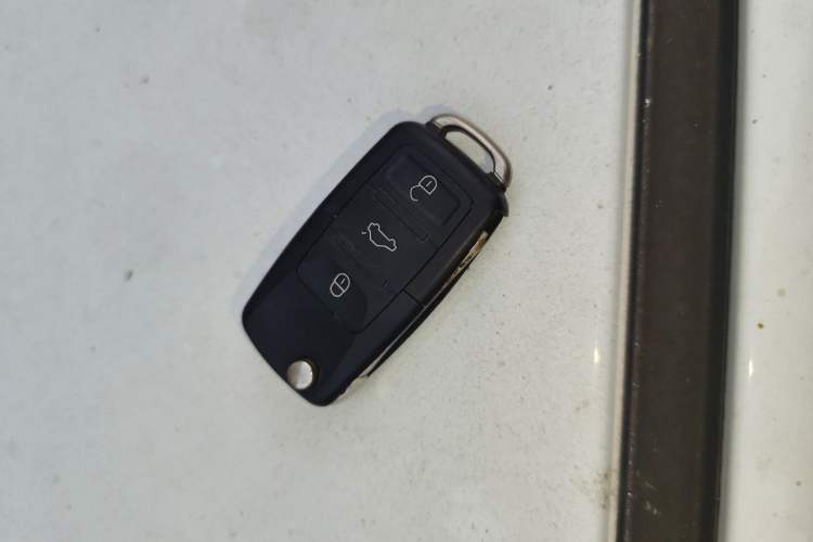 Used Hyundai Verna (older generation) 2010 Sedan 1.4L Manual Standard GL Model Vehicle Key