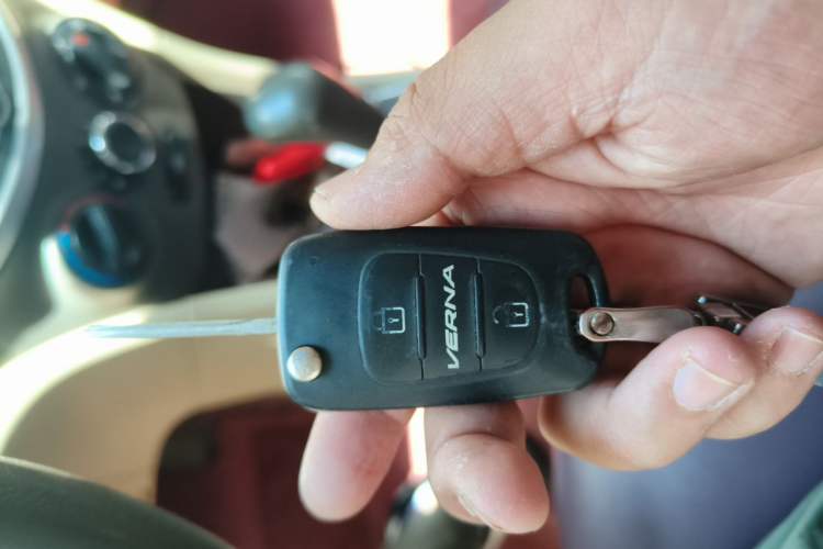 Used Hyundai Verna (older generation) 2010 Sedan 1.4L Automatic Comfort Model GS Vehicle Key