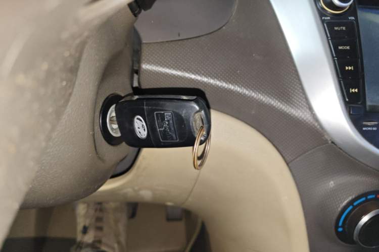 Used Hyundai Verna (older generation) 2010 Sedan 1.4L Automatic Comfort Model GS Vehicle Key