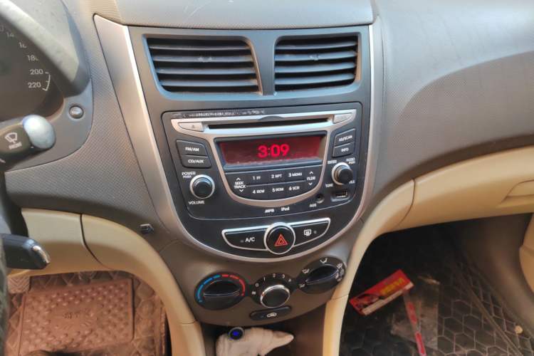 Used Hyundai Verna (older generation) 2010 Sedan 1.4L Manual Standard GL Model Audio And AC Panel