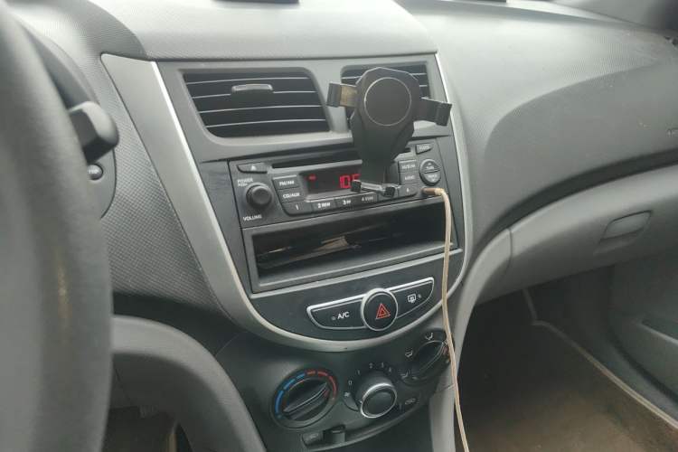 Used Hyundai Verna (older generation) 2010 Sedan 1.4L Manual Standard GL Model Audio And AC Panel