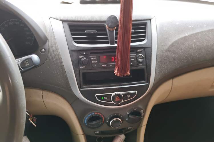 Used Hyundai Verna (older generation) 2010 Sedan 1.4L Manual Standard GL Model Audio And AC Panel