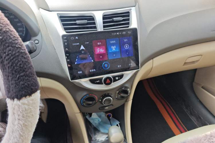 Used Hyundai Verna (older generation) 2010 Sedan 1.4L Automatic Comfort Model GS Audio And AC Panel