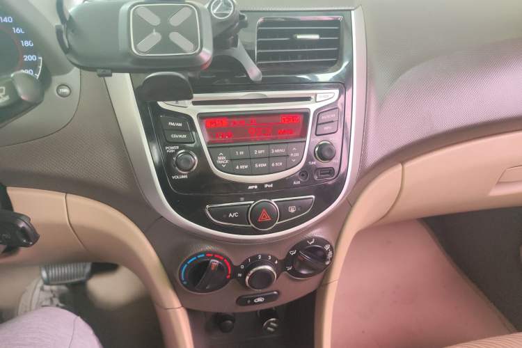 Used Hyundai Verna (older generation) 2010 Sedan 1.4L Automatic Luxury GLS Trim Audio And AC Panel