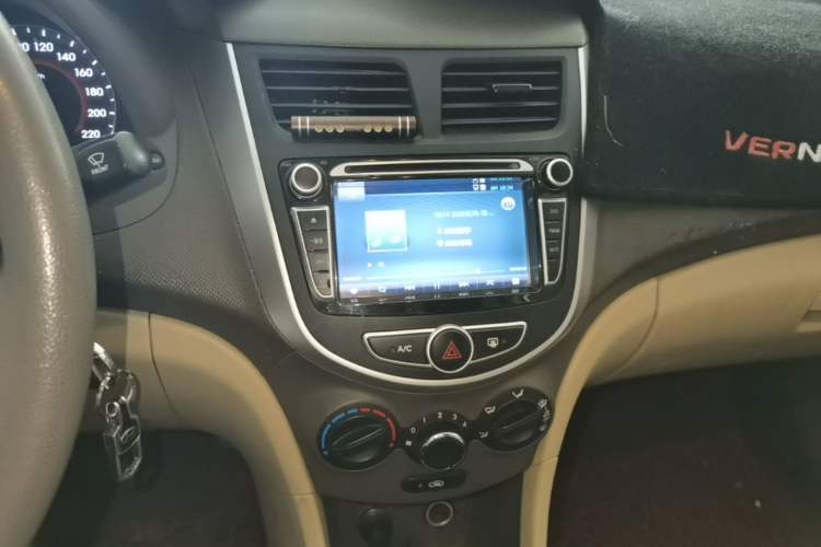 Used Hyundai Verna (older generation) 2010 Sedan 1.4L Automatic Fashionable GT Model Audio And AC Panel