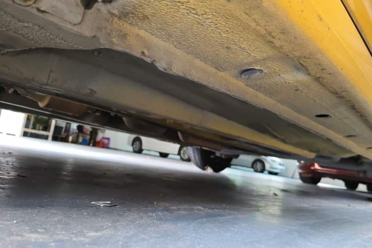 Used Hyundai Verna (older generation) 2010 Sedan 1.4L Manual Standard GL Model Chassis Front Left