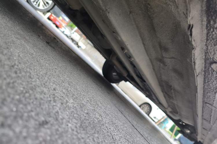 Used Hyundai Verna (older generation) 2010 Sedan 1.4L Manual Comfort GS Chassis Front Left