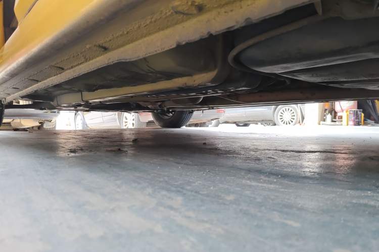 Used Hyundai Verna (older generation) 2010 Sedan 1.4L Manual Standard GL Model Chassis Rear Left