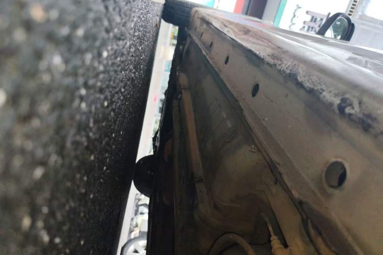 Used Hyundai Verna (older generation) 2010 Sedan 1.4L Manual Standard GL Model Chassis Rear Left