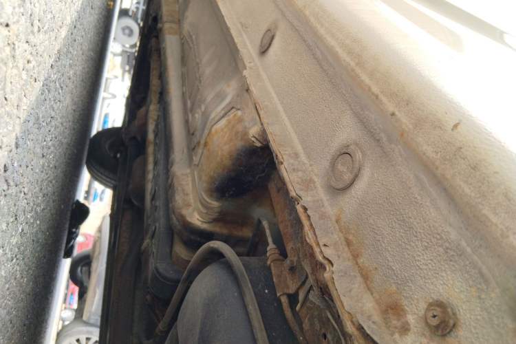 Used Hyundai Verna (older generation) 2010 Sedan 1.4L Manual Comfort GS Chassis Rear Left