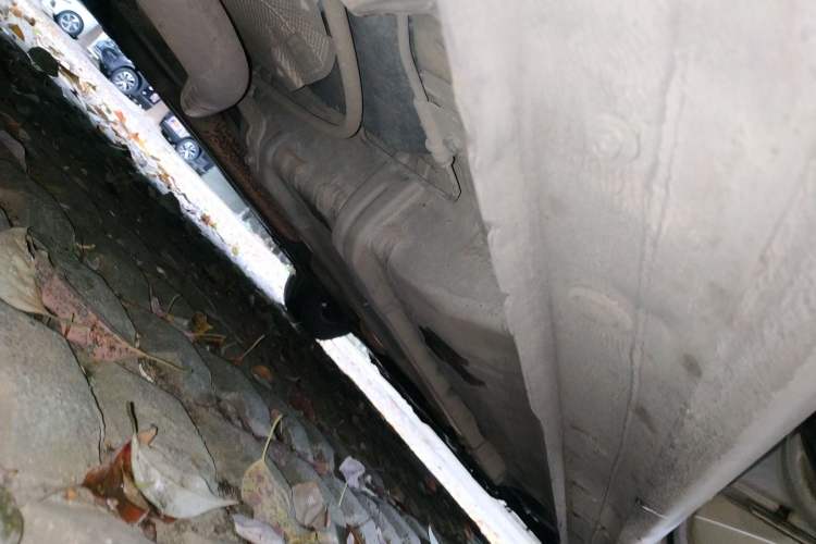 Used Hyundai Verna (older generation) 2010 Sedan 1.4L Manual Comfort GS Chassis Rear Right