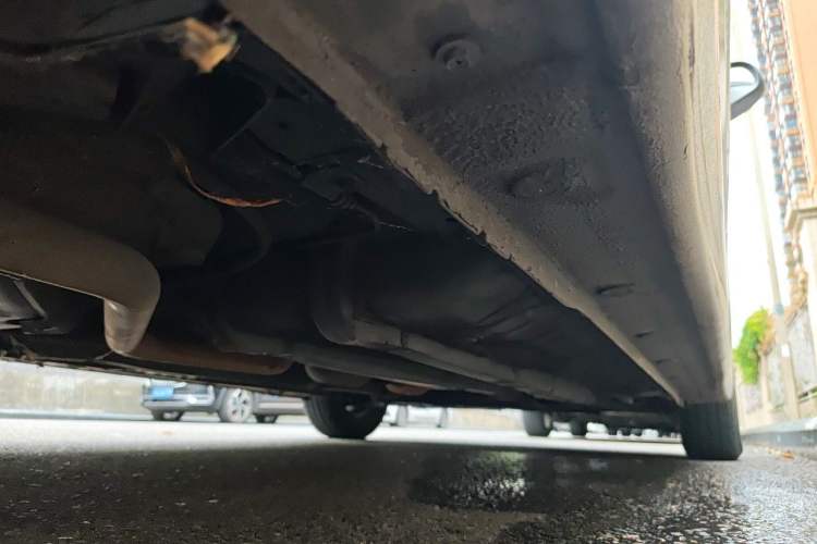 Used Hyundai Verna (older generation) 2010 Sedan 1.4L Manual Comfort GS Chassis Rear Right