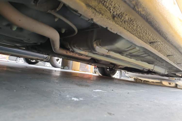 Used Hyundai Verna (older generation) 2010 Sedan 1.4L Manual Standard GL Model Chassis Rear Right