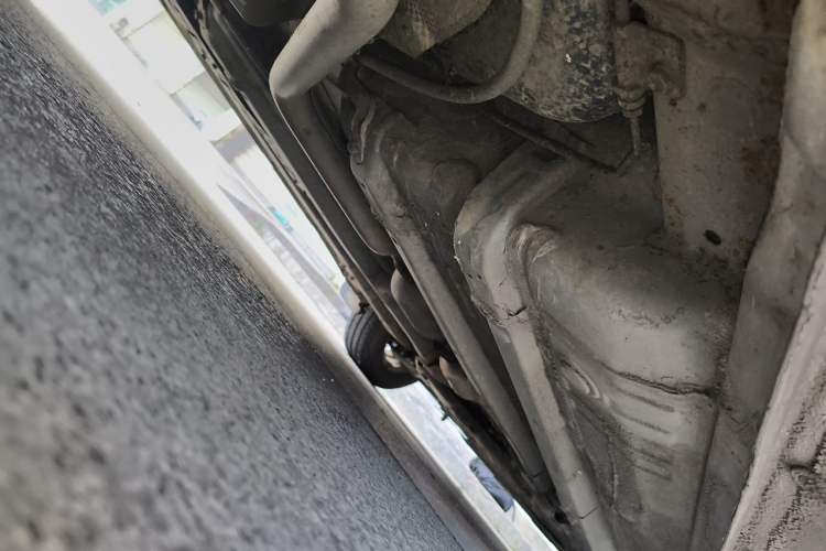 Used Hyundai Verna (older generation) 2010 Sedan 1.4L Manual Comfort GS Chassis Rear Right