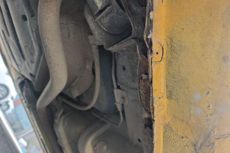 Used Hyundai Verna (older generation) 2010 Sedan 1.4L Automatic Comfort Model GS Chassis Rear Right