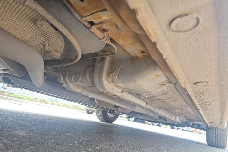 Used Hyundai Verna (older generation) 2010 Sedan 1.4L Automatic Comfort Model GS Chassis Rear Right
