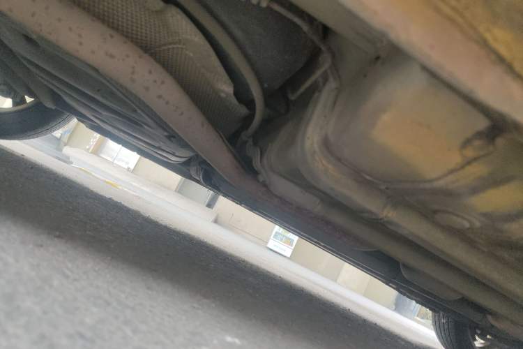 Used Hyundai Verna (older generation) 2010 Sedan 1.4L Automatic Luxury GLS Trim Chassis Rear Right