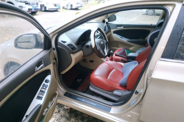 Used Hyundai Verna (older generation) 2010 Sedan 1.4L Manual Comfort GS Driver Seat