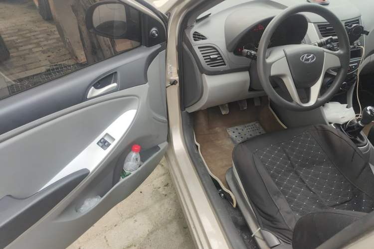 Used Hyundai Verna (older generation) 2010 Sedan 1.4L Manual Standard GL Model Driver Seat