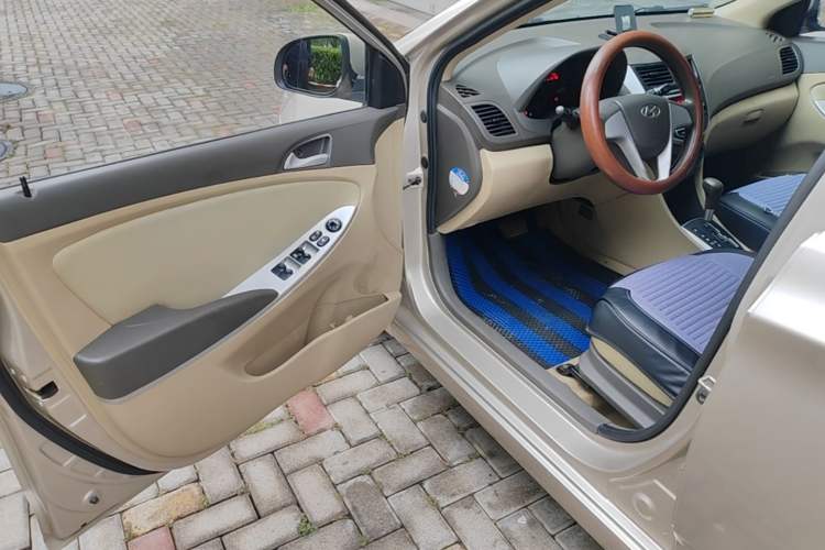 Used Hyundai Verna (older generation) 2010 Sedan 1.4L Automatic Comfort Model GS Driver Seat
