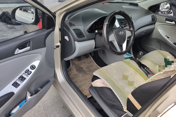 Used Hyundai Verna (older generation) 2010 Sedan 1.4L Manual Comfort GS Driver Seat